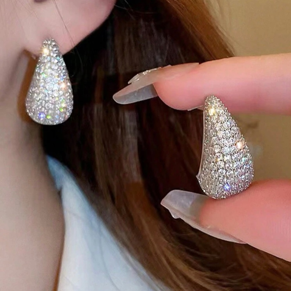 On trend sparkly teardrop earrings!
